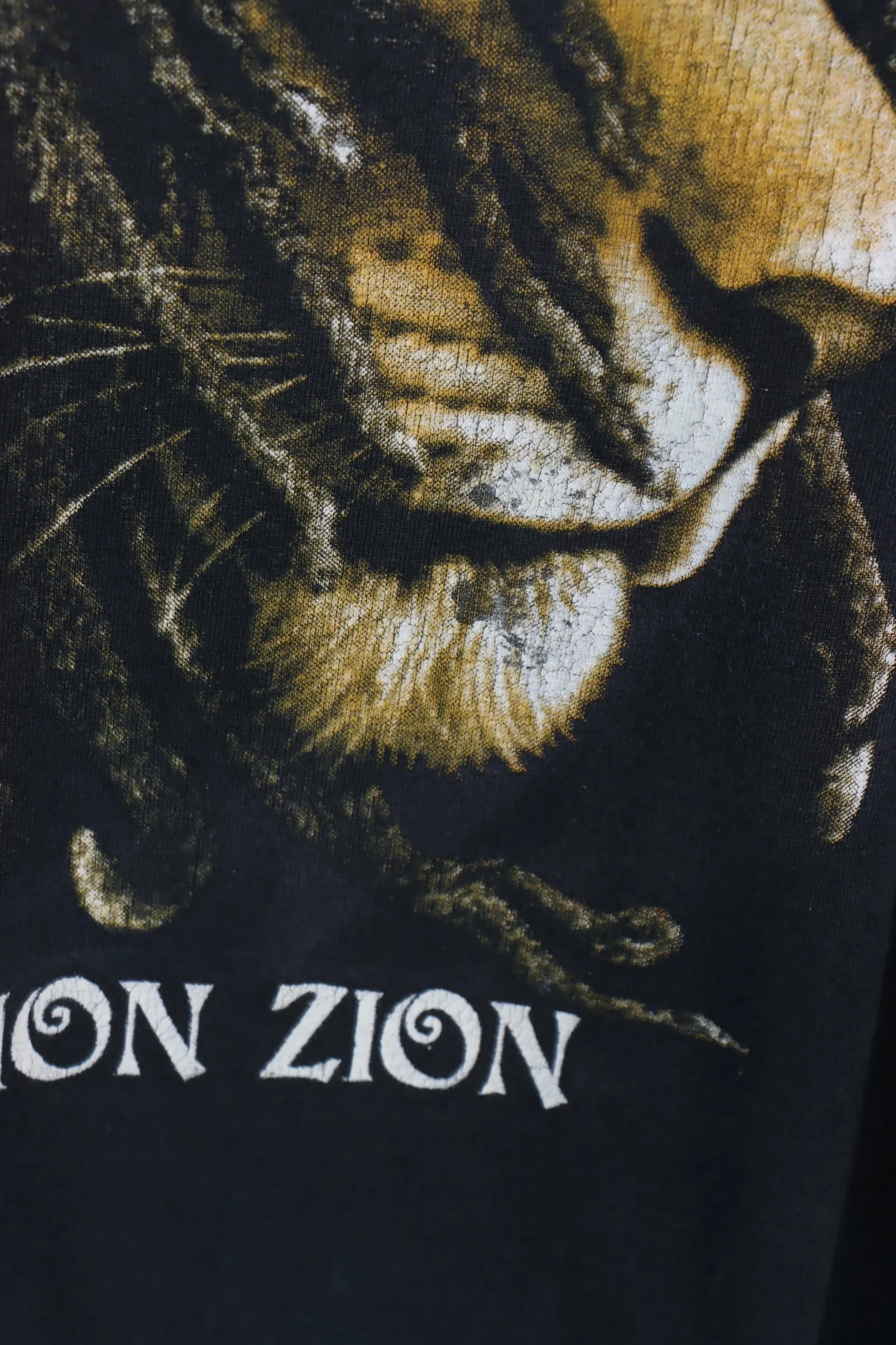 BOB MARLEY Embroidered Iron Lion Zion T-Shirt (XL)