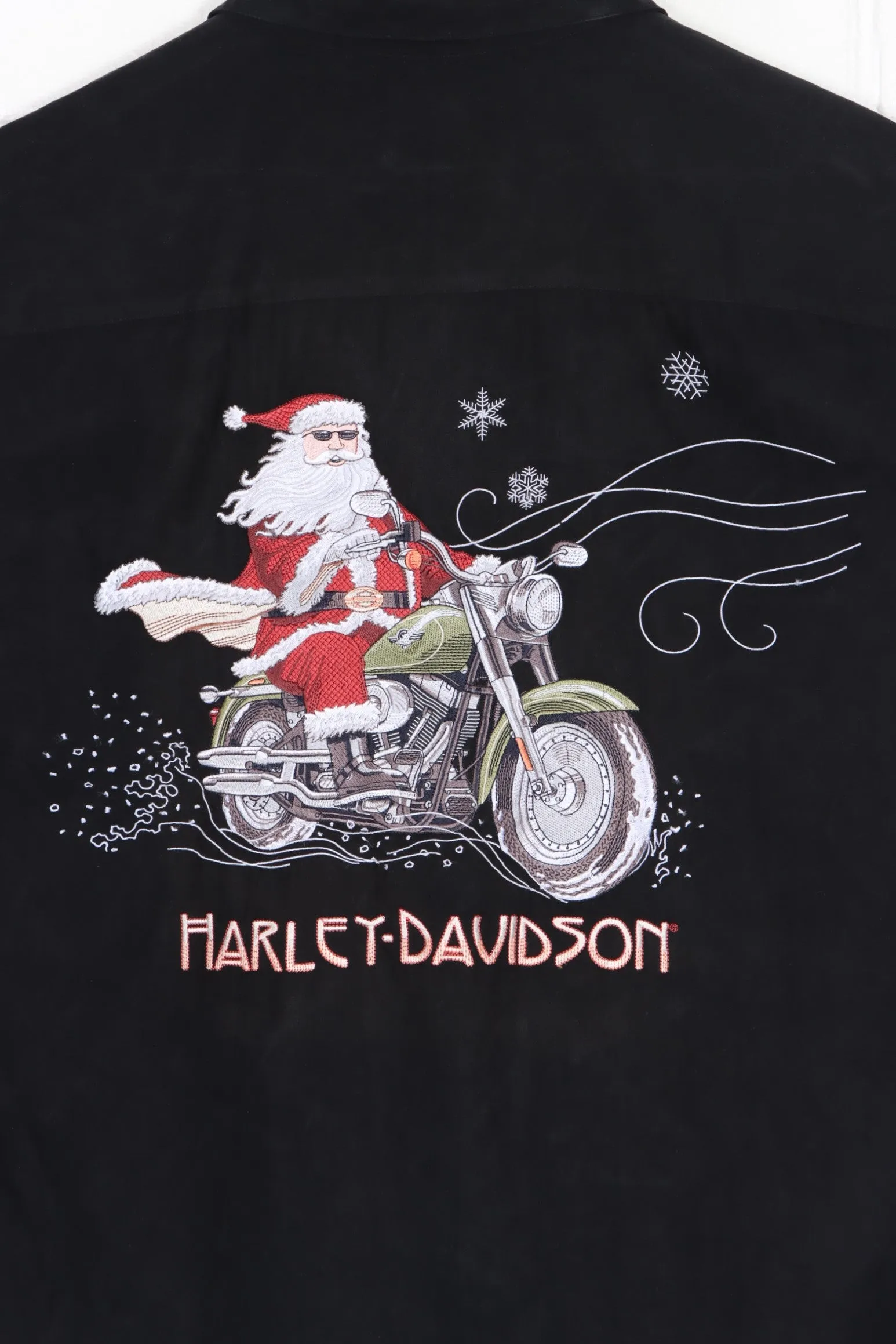 HARLEY DAVIDSON Christmas Biker Santa Embroidered Short Sleeve Shirt (XL)