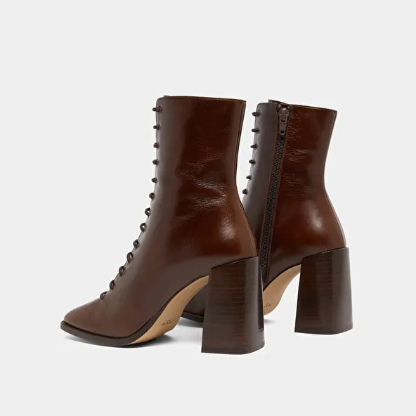 Heeled ankle boots with laces in brown distressed leather