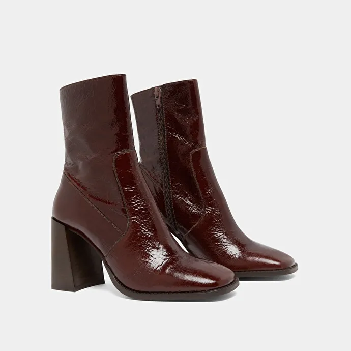 Heeled ankle boots with square toes in chocolate shiny leather