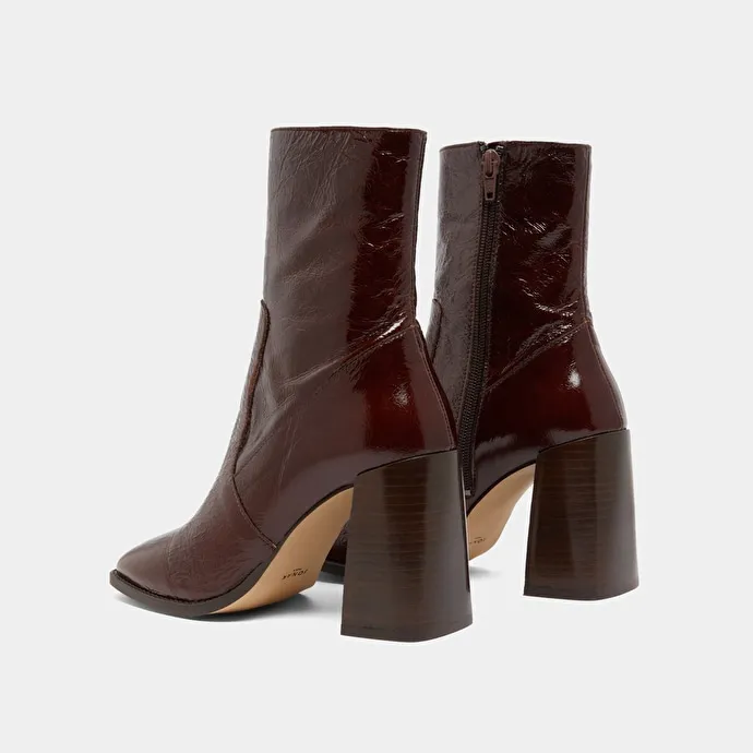 Heeled ankle boots with square toes in chocolate shiny leather